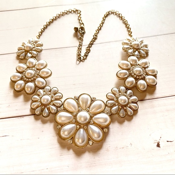 Jewelry - Faux Pearl Necklace